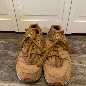 Nike Air Huarache Men's wheat yellow  Sneakers